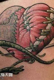 Узорак за тетоважу срца на рамену
