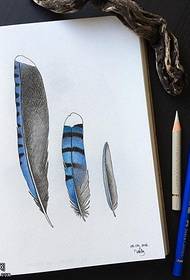ຮູບແບບ tattoo feather ທີ່ແທ້ຈິງຂອງ ໜັງ ສືໃບລານ