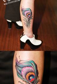 Tjejer ben populära vackra färg fjäder tatuering mönster