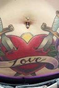 Kisu cha tumbo huingiza muundo wa tatoo wa umbo la moyo