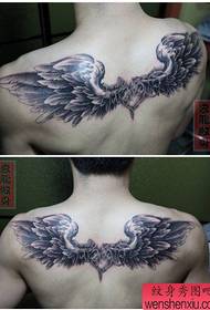 chlapci späť populárne klasické tetovanie krídla vzor