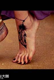 Modello tatuaggio piuma personalità del piede