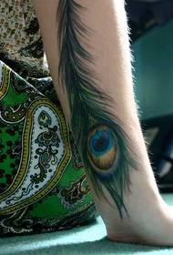 Tattoo patroon van veerkleur vere