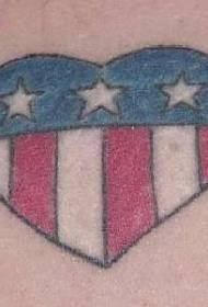 Amore di u culore di spalla cù un mudellu di tatuaggi di bandiera americana