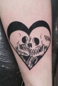 Δημιουργική εικόνα τατουάζ σε σχήμα καρδιάς μαύρης καρδιάς