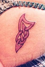 Patrón de tatuaxe de tótem tribal con nó celter