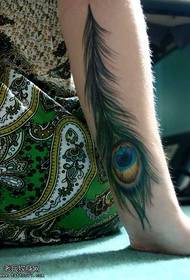 rankos neištrinamas plunksnos tatuiruotės modelis
