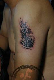 brazo popular fermoso patrón de tatuaxe de ás brancas e negras