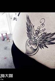 Modello di tatuaggio ali a forma di cuore in vita