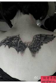 demone posteriore di bellezza con motivo a tatuaggio ali d'angelo