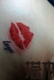 Дівчина грудей червоні губи друку татуювання візерунок