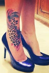 Tatuajes de leopardo que aman a los niños grandes de moda
