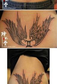 美女后腰精美流行的天使与恶魔翅膀纹身图案