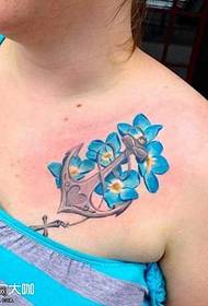 Modèle de tatouage d'ancre d'épaule