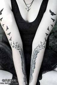Patró de tatuatge d'aus de ploma de braç
