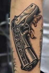 Personalizēts pistoles tematisko tetovējumu darbu komplekts