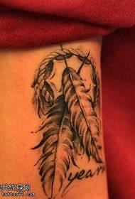 Patrón de tatuaxe de plumas
