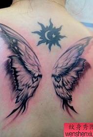 girls Beautiful butterfly wings tattoo pattern on the back