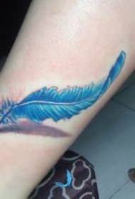 Modela Tattoo ya Feather: Pîvana Pestoya Pestoya Pestikê Pest