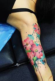 herkkä ja kaunis käsivarren totem tatuointikuvio