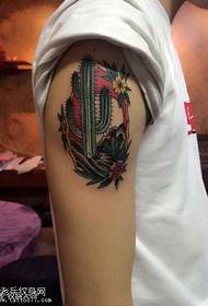 patrón de tatuaje de cactus de brazo