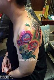 patrón de tatuaje de flor de brazo