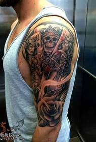 Arm poker tattoo patroon