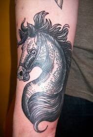 pola garis hitam tato kuda di lengan