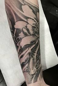 Lotus met inktvis samen met arm tattoo tattoo