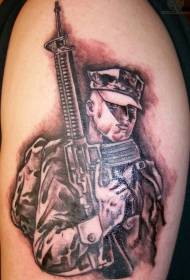 soldat med pistol på armen Tattoo mønster
