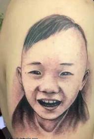 modello tatuaggio braccio bambino