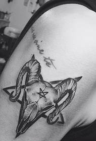 IsiNgisi esinekhanda elikhulu ndawonye iphethini ye-Arm tattoo