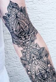 Izjemno lepa črno siva cvetna roka cvet tattoo slike