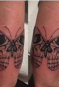 calavera de mariposa tatuaxe imaxe no brazo