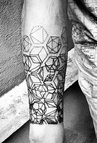 Зображення татуювання геометрії на чоловічому передпліччі