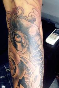 arm svart bläckfisk tatuering mönster är mycket stilig