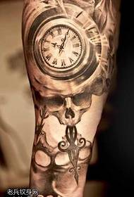 reloj de bolsillo del brazo tatuaje patrón