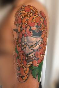 Big arm like a chrysanthemum tattoo pattern