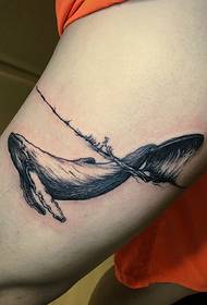 brazo unha tatuaxe tótem con baleas totem