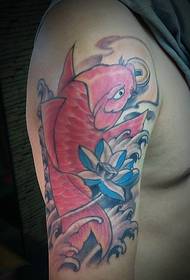 lotus en rode inktvis gecombineerd arm tattoo patroon