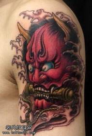 modello tatuaggio braccio rosso prajna