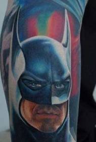Batman uzorak tetovaže u boji ruke