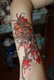 braccio piccolo bellissimo bellissimo fiore di colore tatuaggio immagine