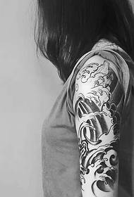 nwoke na nwanyi ifuru ogwe aka nwa ojii tattoo ụkpụrụ