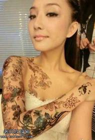 pattern ng tattoo ng babae ng bulaklak ng braso