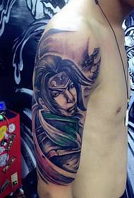 armi un tatuaggio tatuaggio totem bello e affascinante