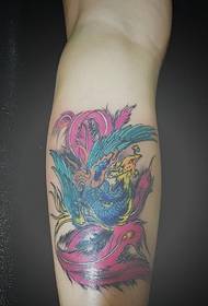 braccio fiero motivo a tatuaggi fenice in tinta unita