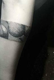 jednoduché a veľkorysé rameno kreatívne tetovanie totem