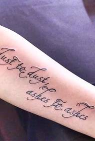 рака мала свежа англиска шема за тетоважа е многу убава