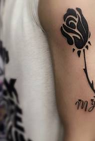Simplu engleză și cerneală un model de tatuaj braț de flori